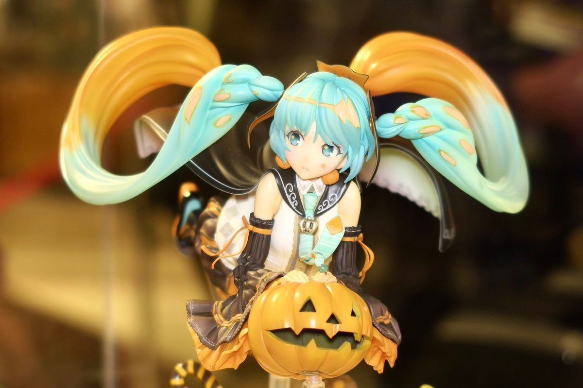 初音未来手办: VOCALOID 初音ミク TRICK or MIKU